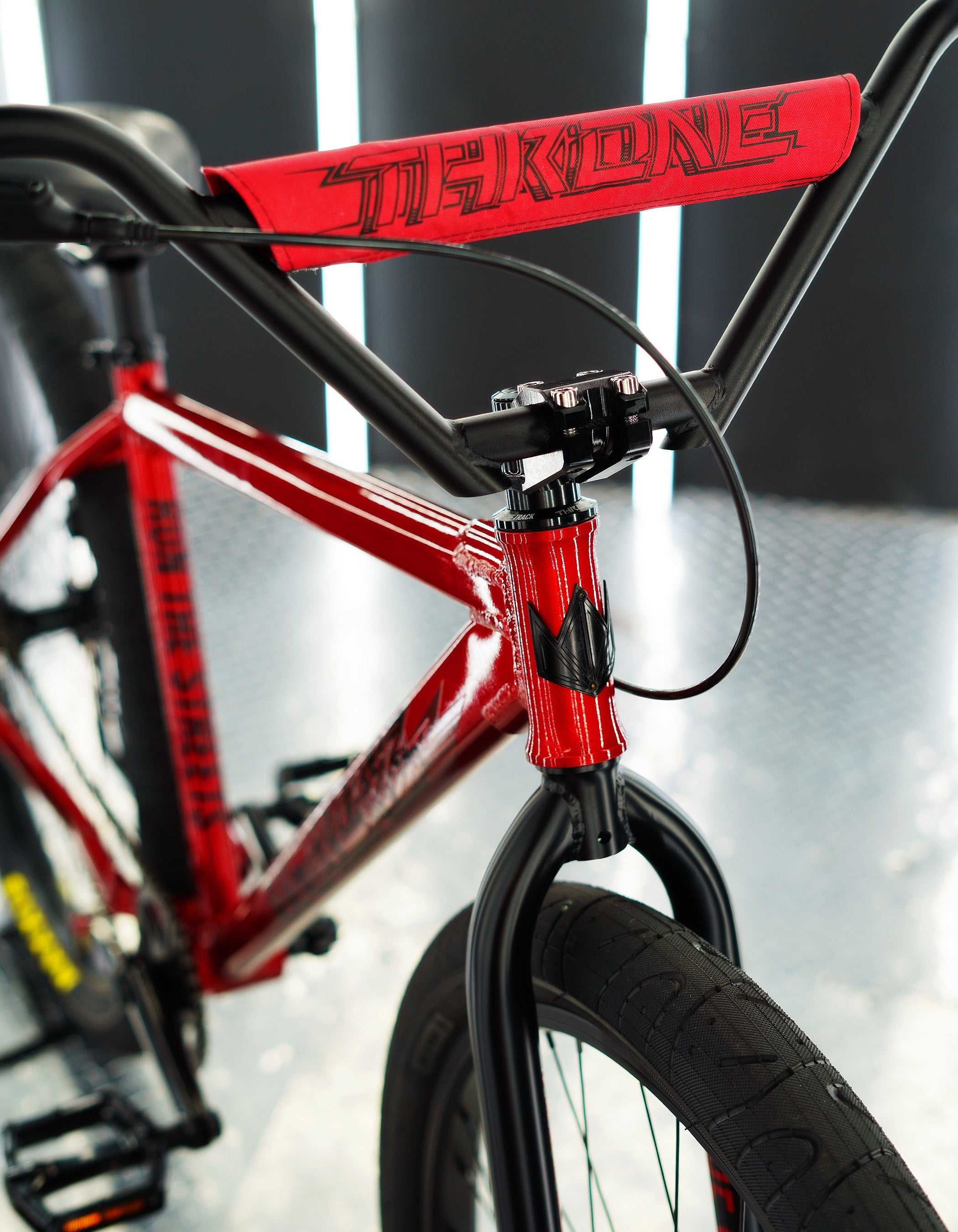 THRONE CYCLES - The Goon 29" - C Red Earl