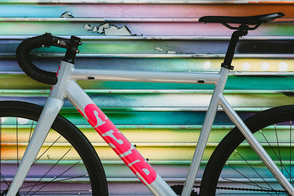 6061 Black Label v3 - Grey / Fuchsia