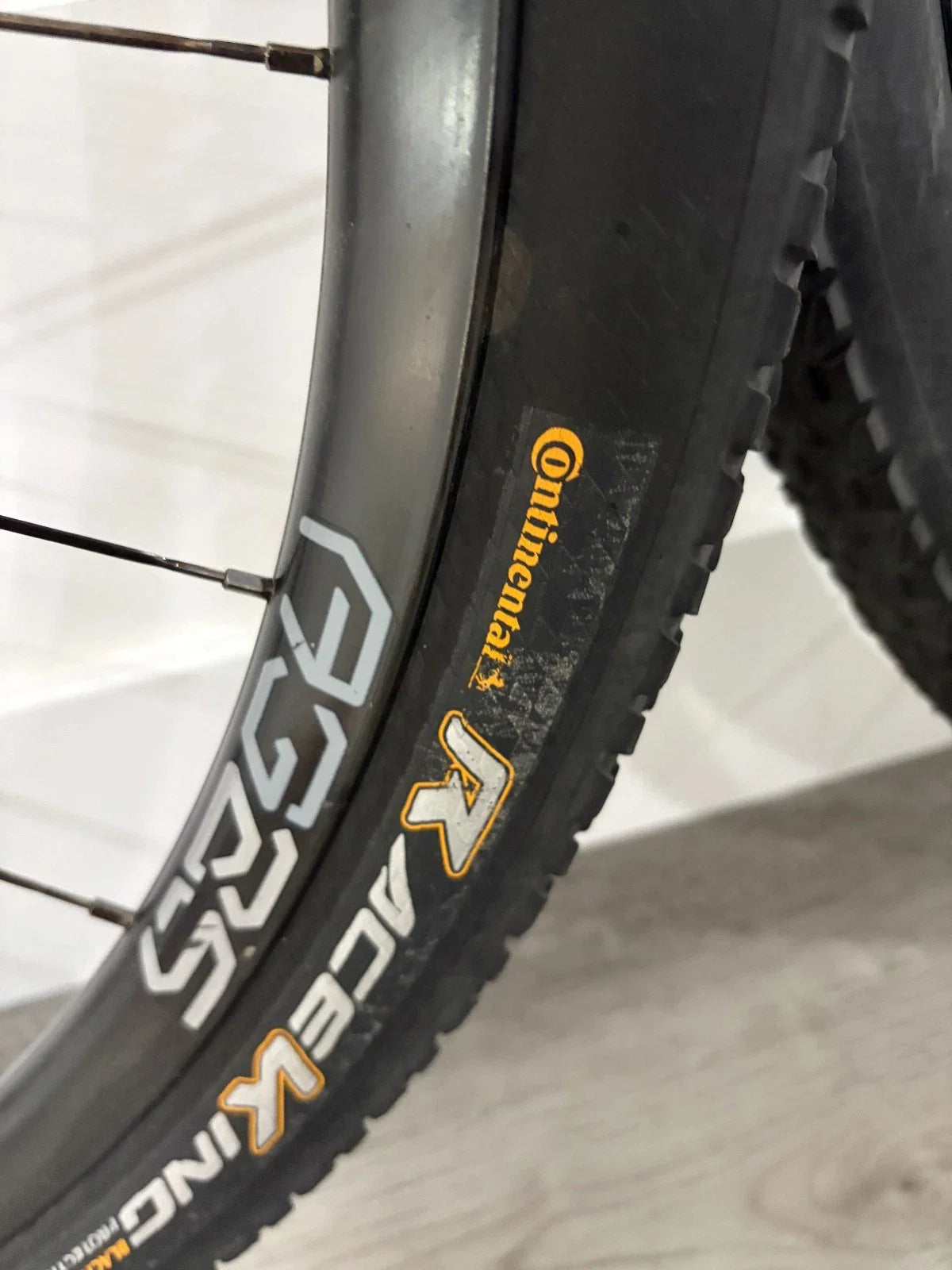 #SBCTEAM – ENVE AG25 Carbon Gravel Wheelset | 700c / XDR / Tubeless + Continental Race King 2.2 + Fillmore Valves (Used – Good Condition)