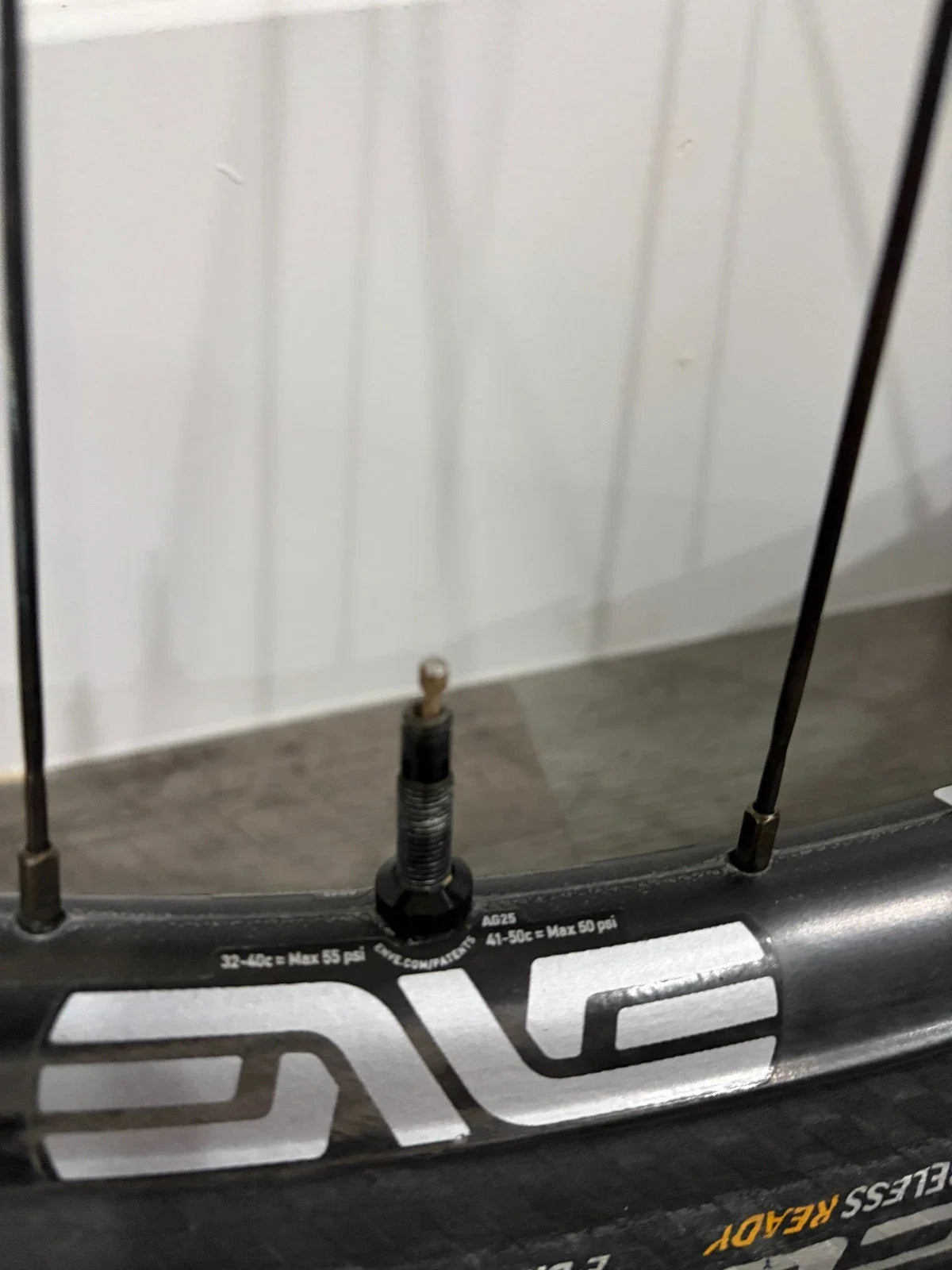 #SBCTEAM – ENVE AG25 Carbon Gravel Wheelset | 700c / XDR / Tubeless + Continental Race King 2.2 + Fillmore Valves (Used – Good Condition)